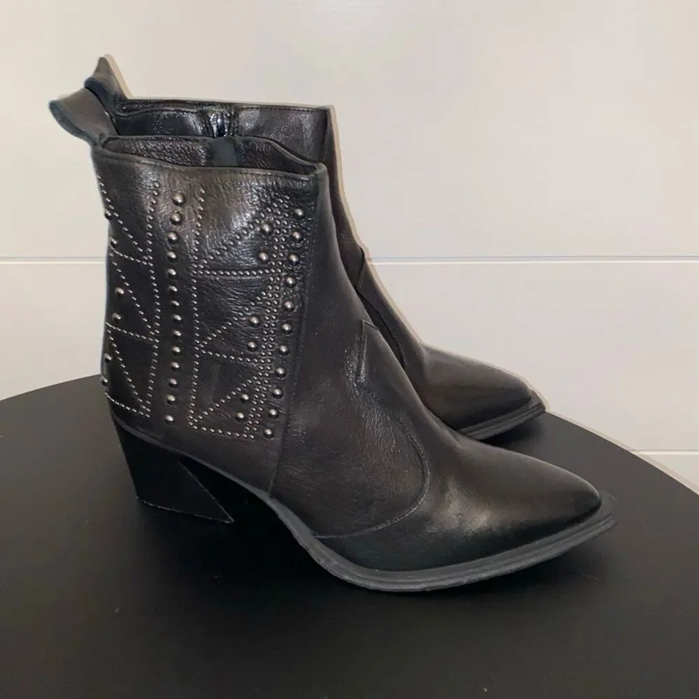 Emanuele Crasto Booties Sz 8 Black Leather Studded Pointed Toe Block Heel Ankle